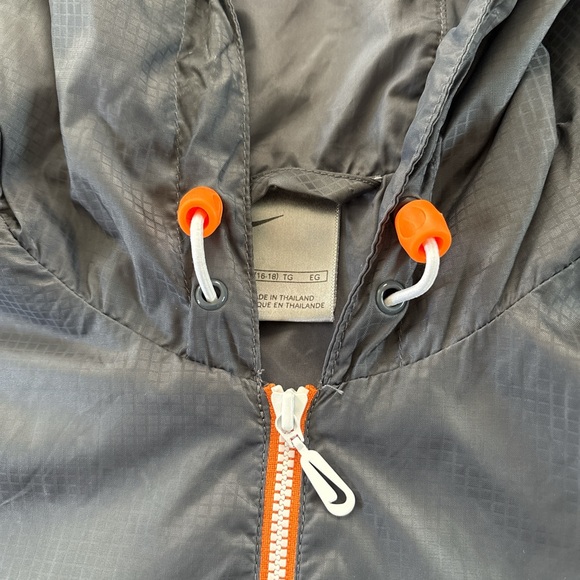Nike Boys Size 14-16 Gray and Orange Vest Tracksuit - Picture 4 of 11